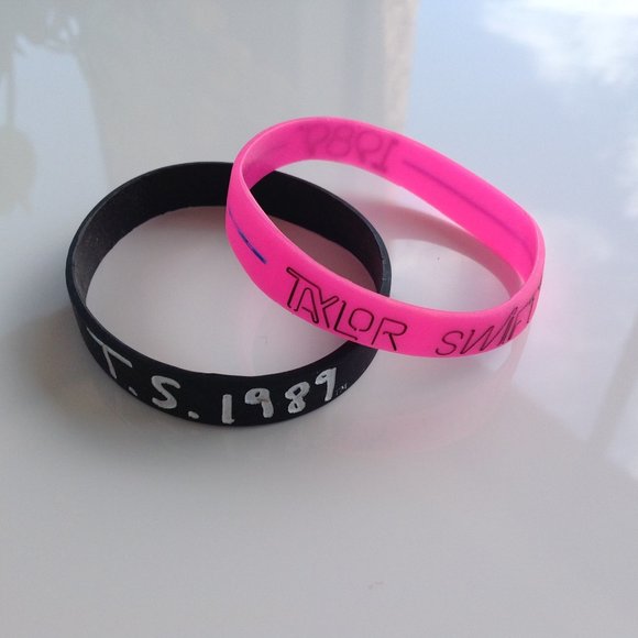 TAYLOR SWIFT VIP Merchandise Set from “1989 Tour” - Picture 7 of 15